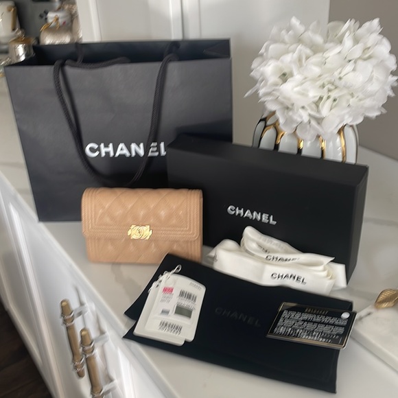 ✨CHANEL WALLET ✨ - Picture 13 of 17